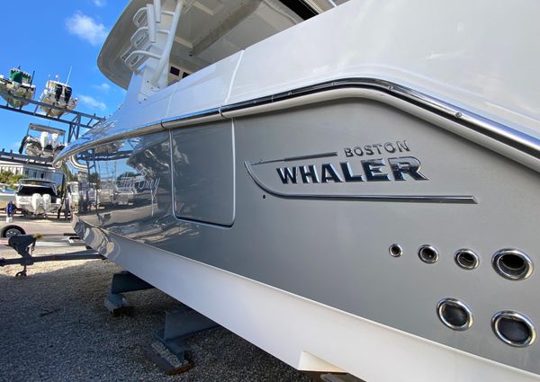 Boston Whaler 350 Realm image