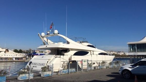 Ferretti Yachts Custom Line 94 