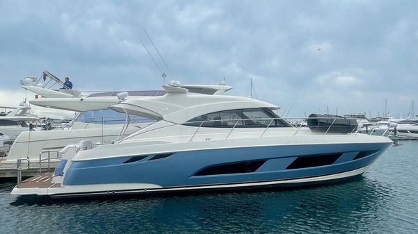Riviera 4800 Sport Yacht