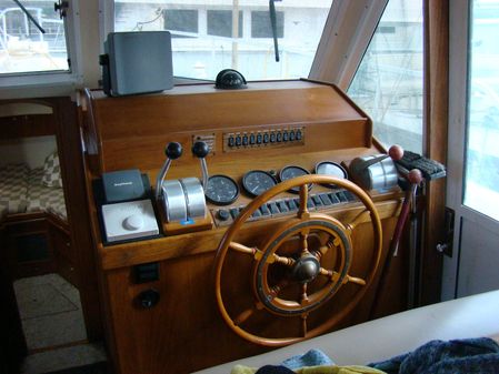 Mainship 430 Trawler image