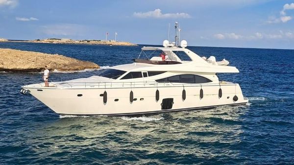 Ferretti Yachts 830 