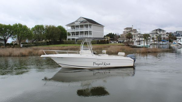 Robalo 230 Center Console 