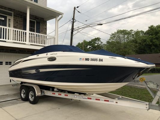 Sea Ray 260 Sundeck - main image
