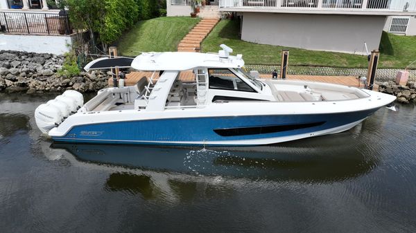 Boston Whaler 420 Outrage 