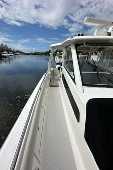 Boston Whaler 420 Outrage image