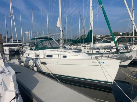 Beneteau Oceanis 36 CC image