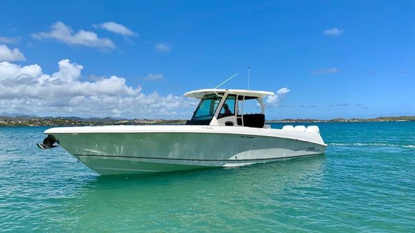 Boston Whaler 350 Outrage