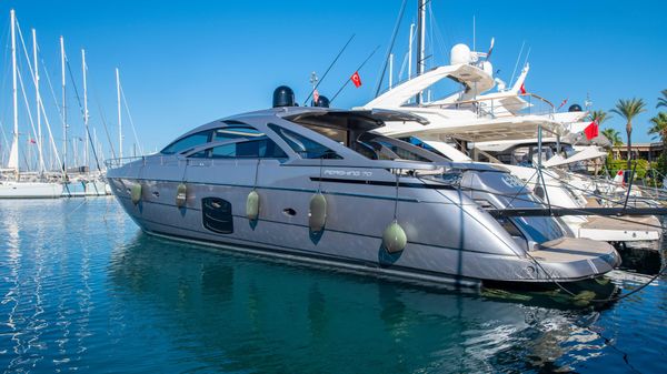 Pershing 70