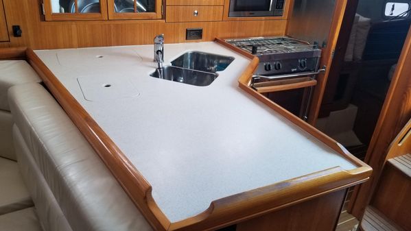 Hunter 36 image