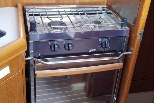 Hunter 36 image