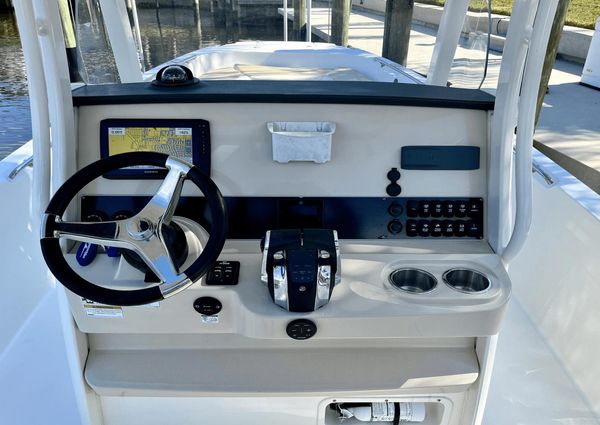 Boston Whaler 270 Dauntless image