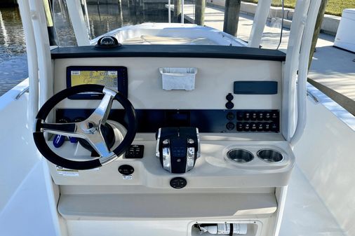 Boston Whaler 270 Dauntless image