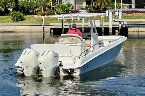 Boston Whaler 270 Dauntless image