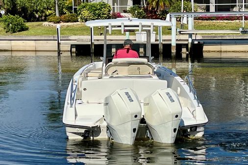 Boston Whaler 270 Dauntless image