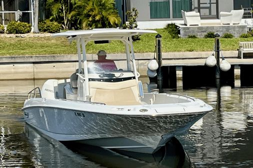 Boston Whaler 270 Dauntless image