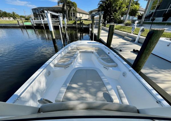 Boston Whaler 270 Dauntless image