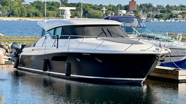 Tiara Yachts 44 Coupe 