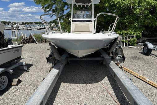 Boston Whaler 210 Dauntless image