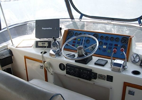 Chris-Craft 480 Cockpit Motoryacht image