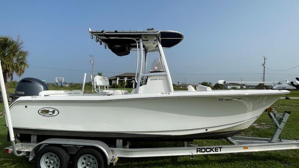 Sea Hunt Ultra 211 