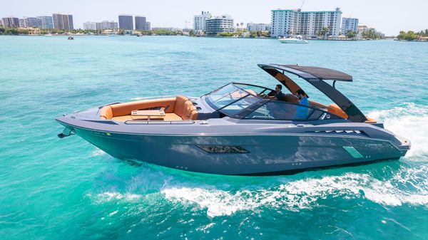 Cruisers Yachts 338 South Beach Edition Bow Rider 