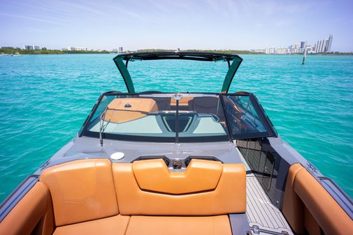 Cruisers-yachts 338-SOUTH-BEACH-EDITION-BOW-RIDER image