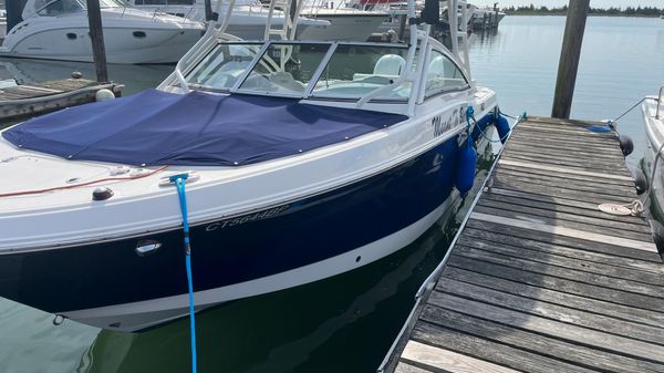 Robalo R247 Dual Console 