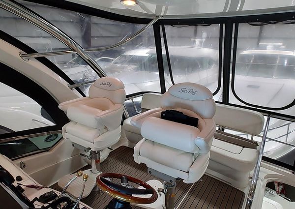 Sea Ray 52 Sedan Bridge image