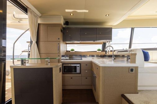 Prestige 55 Flybridge image