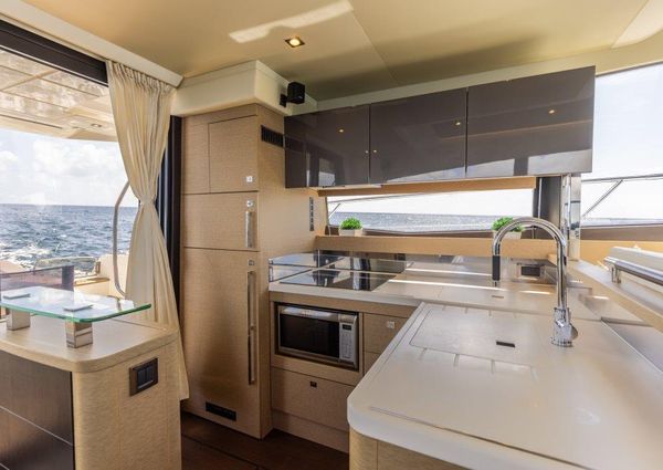 Prestige 55 Flybridge image