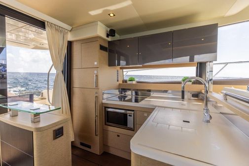 Prestige 55 Flybridge image