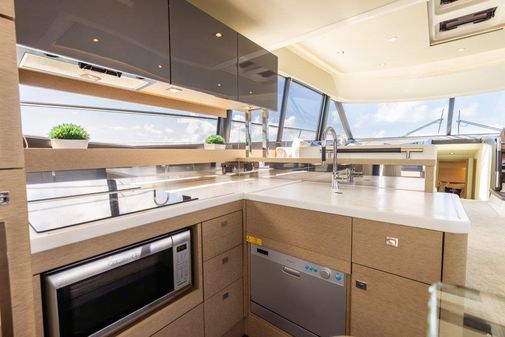 Prestige 55 Flybridge image