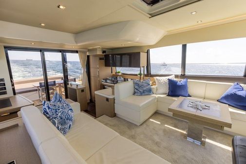 Prestige 55 Flybridge image