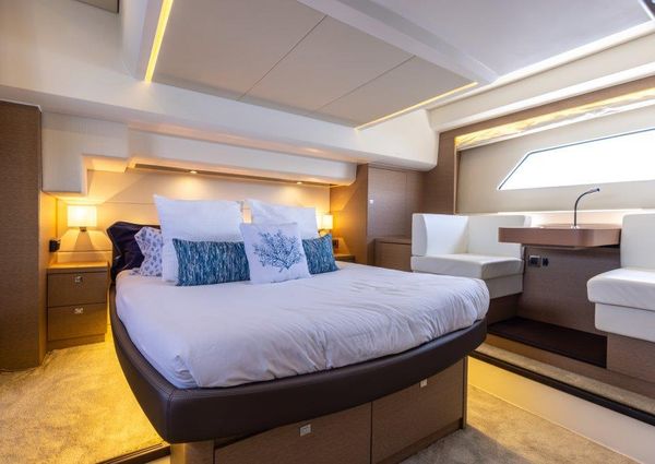 Prestige 55 Flybridge image