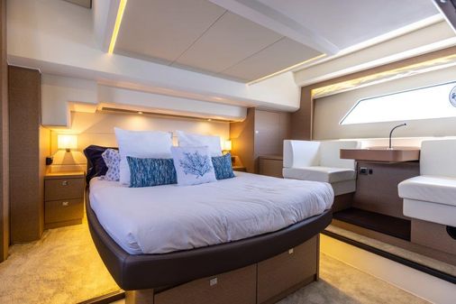 Prestige 55 Flybridge image