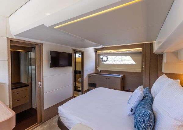 Prestige 55 Flybridge image