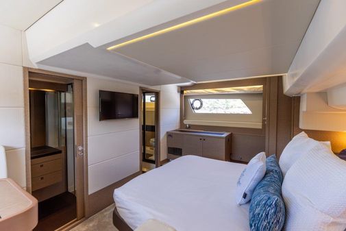 Prestige 55 Flybridge image