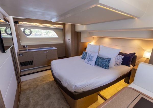 Prestige 55 Flybridge image