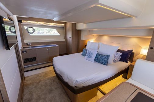 Prestige 55 Flybridge image