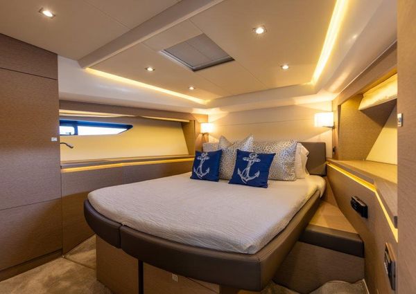 Prestige 55 Flybridge image