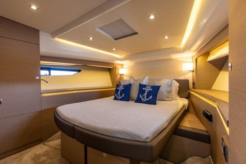 Prestige 55 Flybridge image