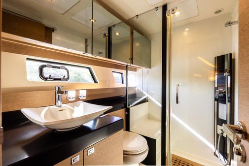 Prestige 55 Flybridge image