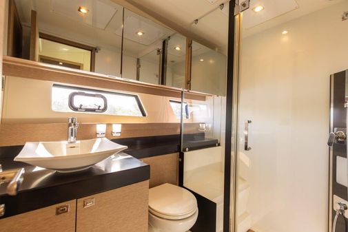 Prestige 55 Flybridge image