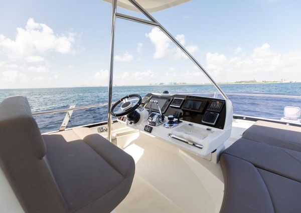 Prestige 55 Flybridge image