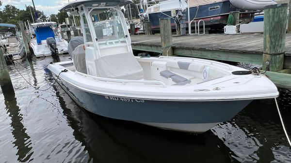 Everglades 243 Center Console