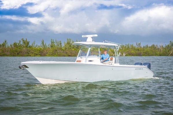 Cobia 320 Center Console - main image