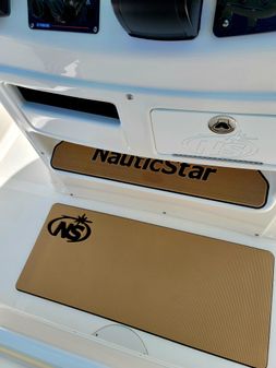 NauticStar 2602 Legacy image