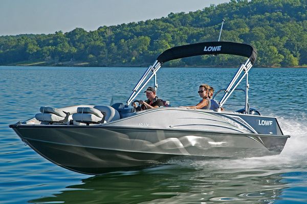 Lowe SD224 Sport Deck - main image