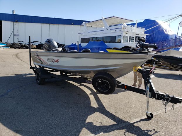 2018 Alumacraft Competitor 185 CS LA CROSSE, Wisconsin - American Marine