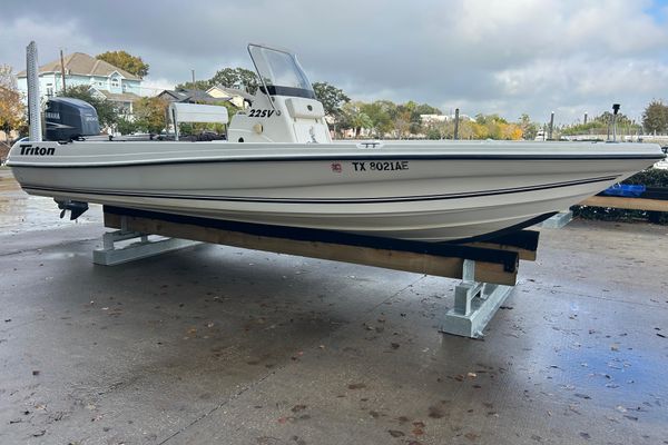 Triton 22 Bay Flight - main image